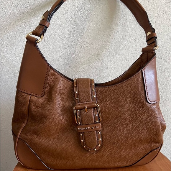 Michael Kors Lillian Medium
Shoulder - Picture 1 of 15